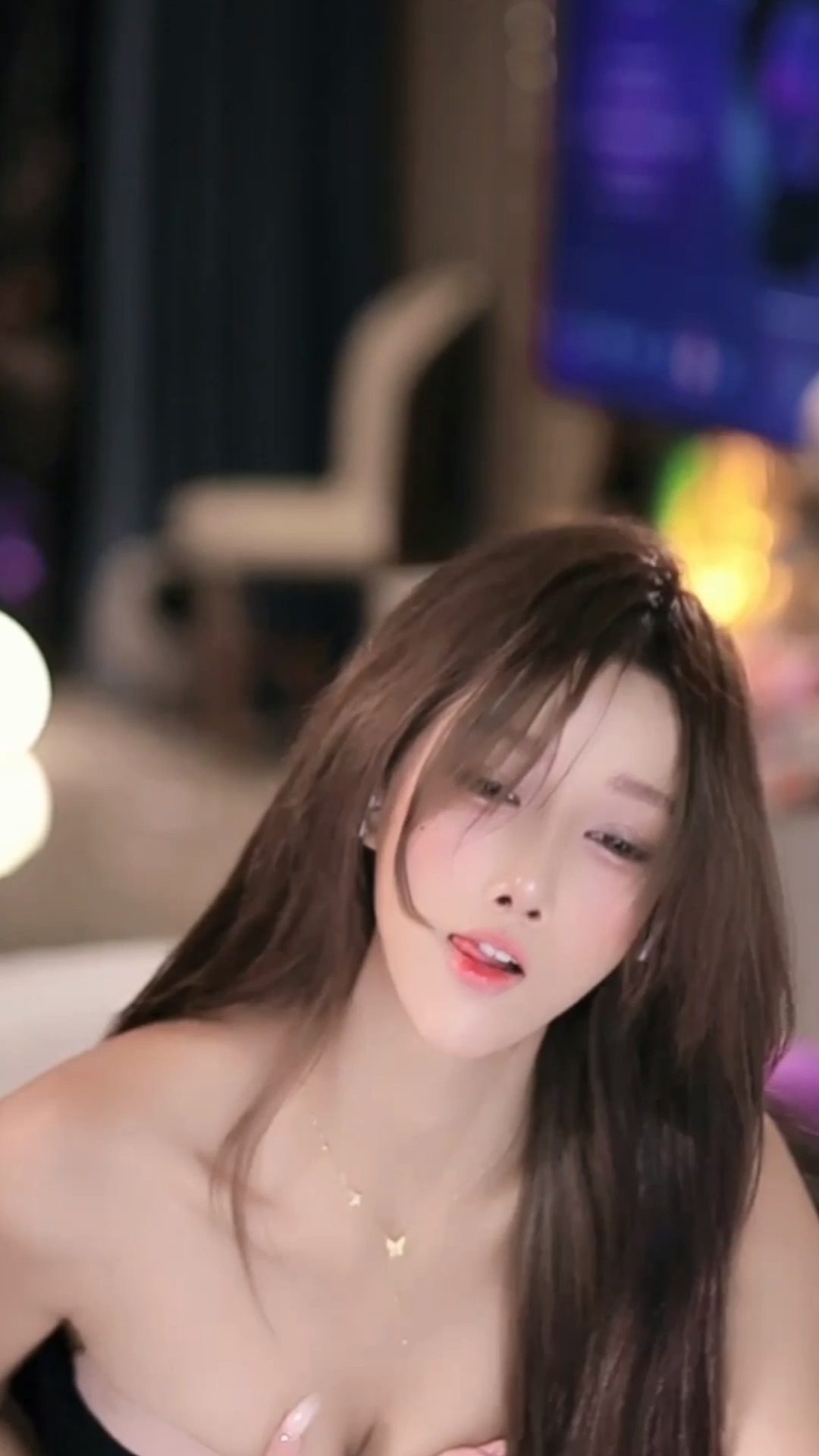 哔哩哔哩（Bilibili）小虞姬Owo 美女精彩直播热舞视频合集下载