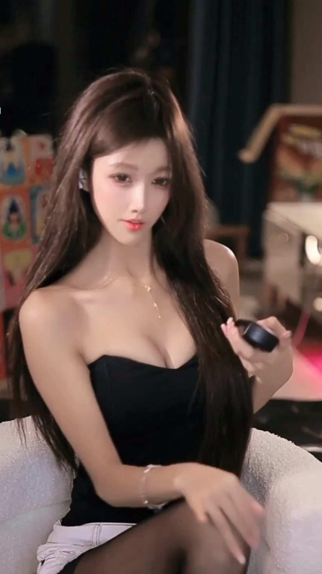 哔哩哔哩（Bilibili）小虞姬Owo 美女精彩直播热舞视频合集下载