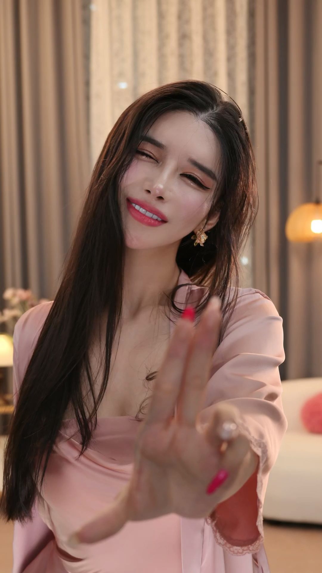 抖音 小恩雅(话社大乔-小恩雅)美女主播精彩直播热舞视频合集下载