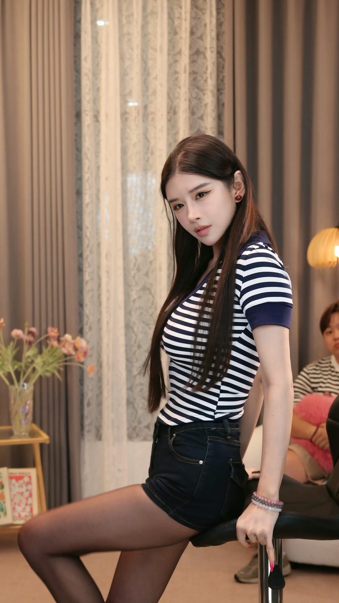 抖音 小恩雅(话社大乔-小恩雅)美女主播精彩直播热舞视频合集下载