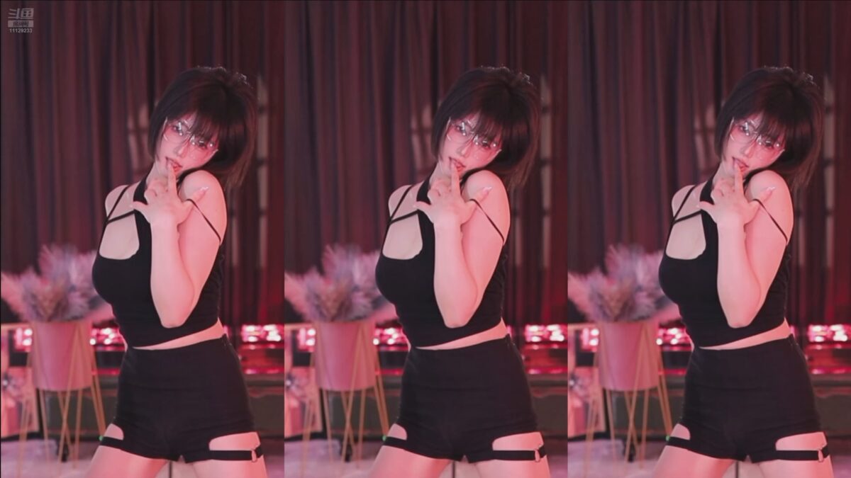 斗鱼 小橘奈July 美女主播精彩直播热舞视频合集下载